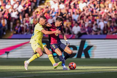 مدرب فياريال يرد على إمكانية مواجهة برشلونة في أمريكا